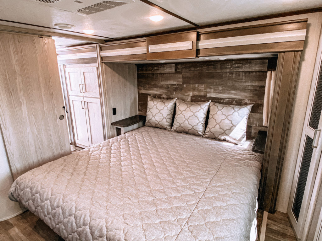 Master Bedroom King Size Bed RV 5th wheel