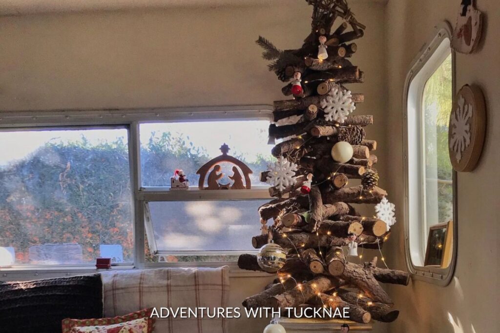 An RV Christmas tree made of wood pieces