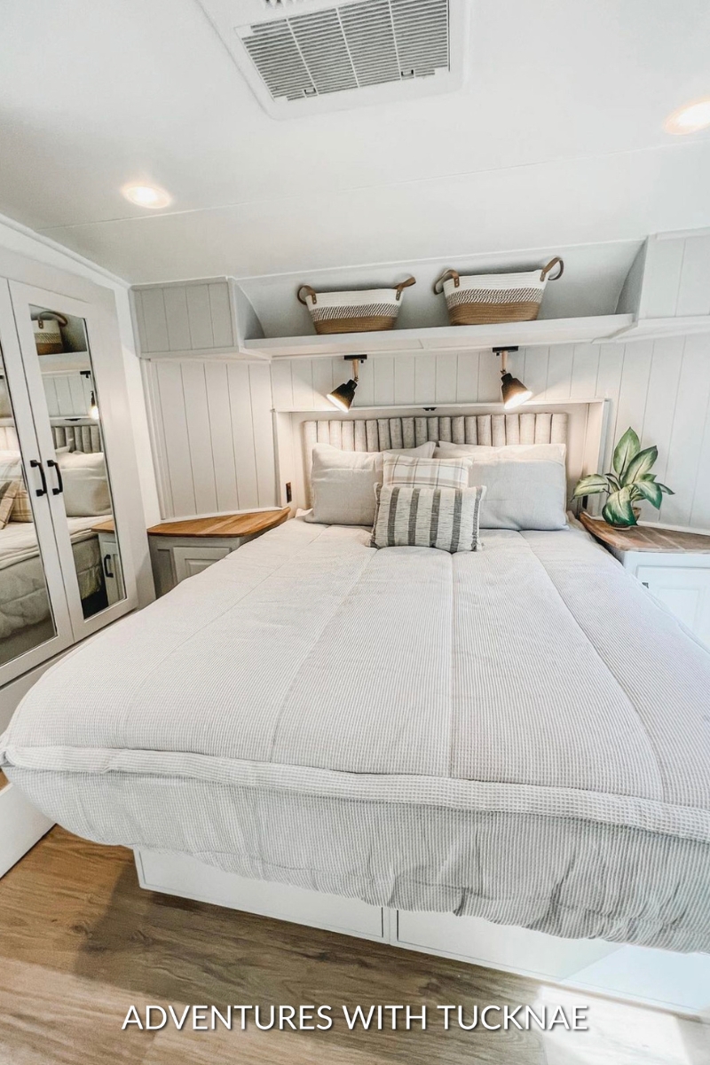 21 Gorgeous RV Bedroom Makeovers & Cozy Remodel Ideas