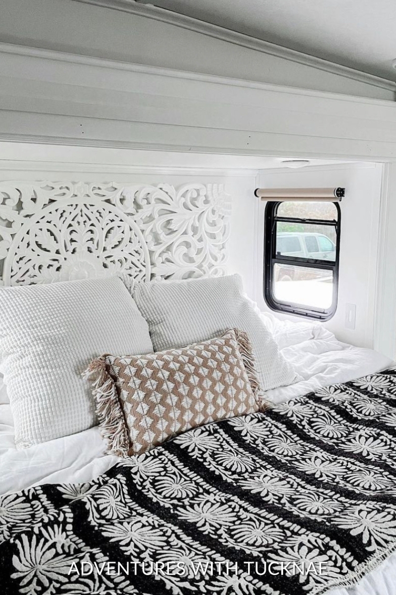 21 Gorgeous RV Bedroom Makeovers & Cozy Remodel Ideas