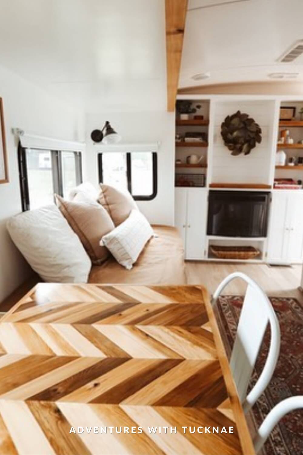21 Gorgeous RV Table Ideas for Camper Dining Tables