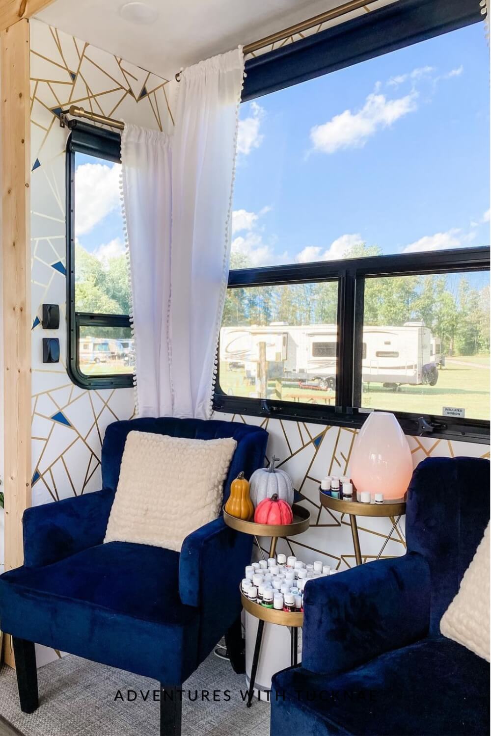 21 Beautiful RV Wallpaper Ideas for DIY Camper Renovations