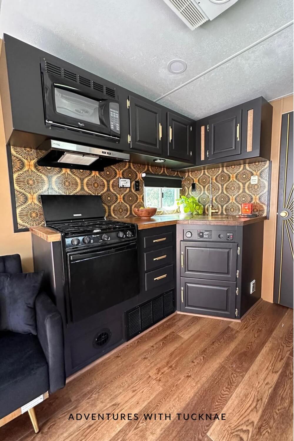 21 Beautiful RV Wallpaper Ideas for DIY Camper Renovations